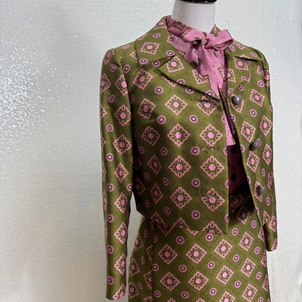 Vintage 1970s Alper Schwartz Pink & Olive Geometric Tie-Neck Dress Mod Retro Mid